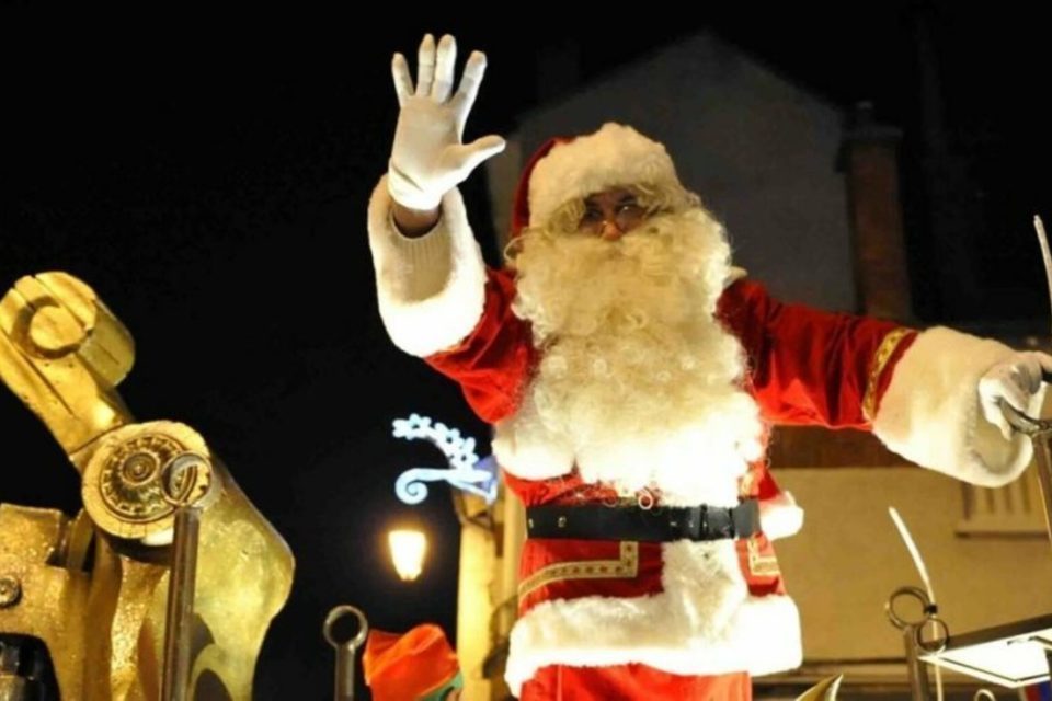 Dans le Rhône, le maire autorise officiellement le Père Noël et ses rennes à passer dans le village