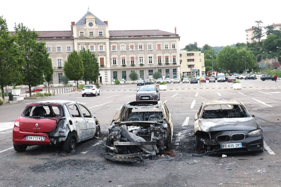 Violences urbaines : 4 jeunes interpellés 2 mois après l’incendie d’une mairie dans la Loire